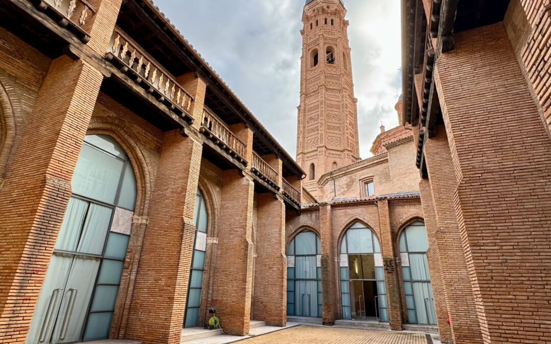 15.  Claustro, torre y ábside de Santa María la Mayor