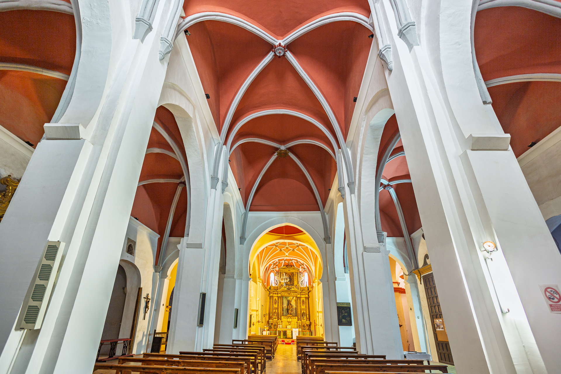 Interior de la iglesia de San Andrés